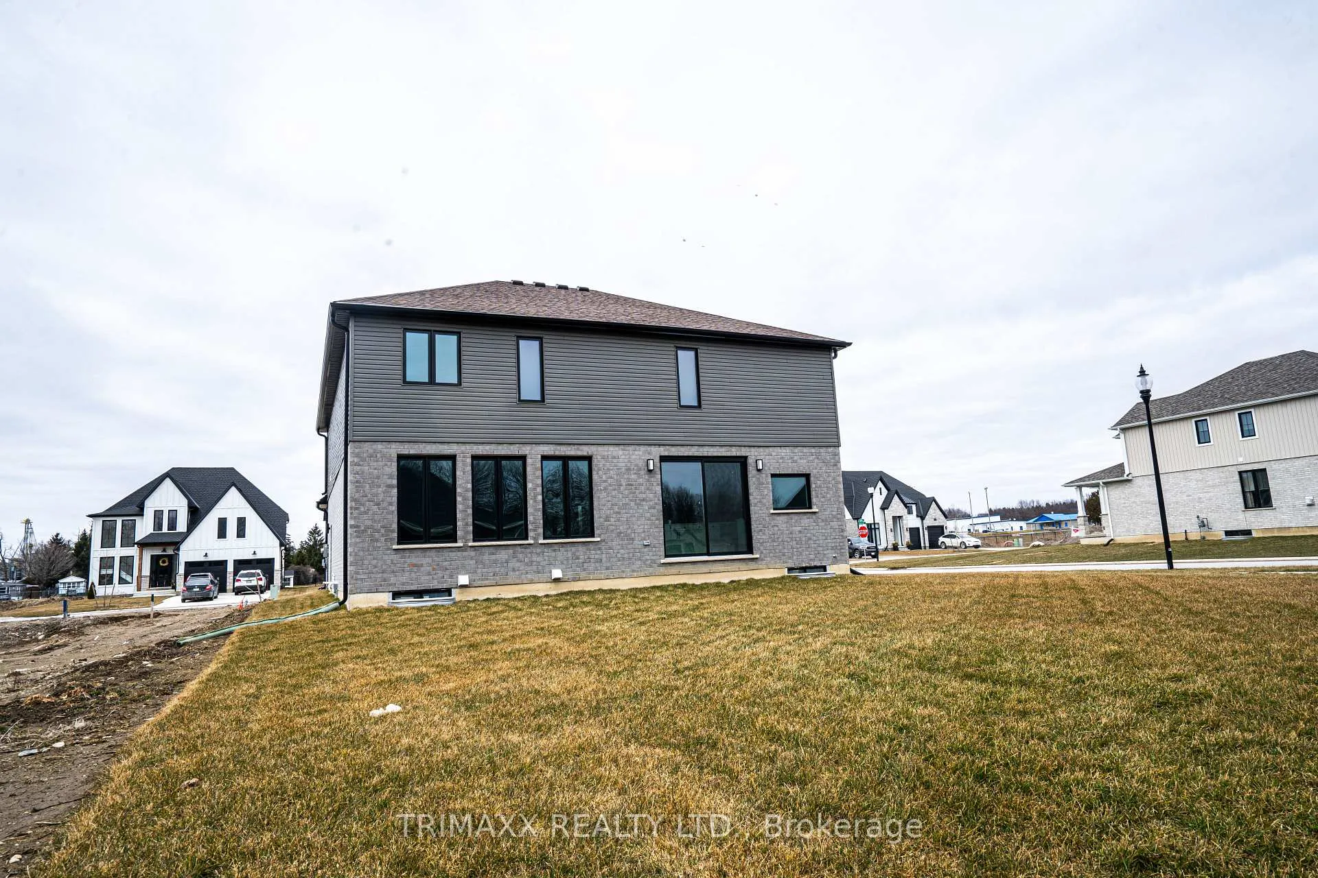 Photo 3 of 188 Foxborough Place, Thames Centre, Thorndale — HOMEH