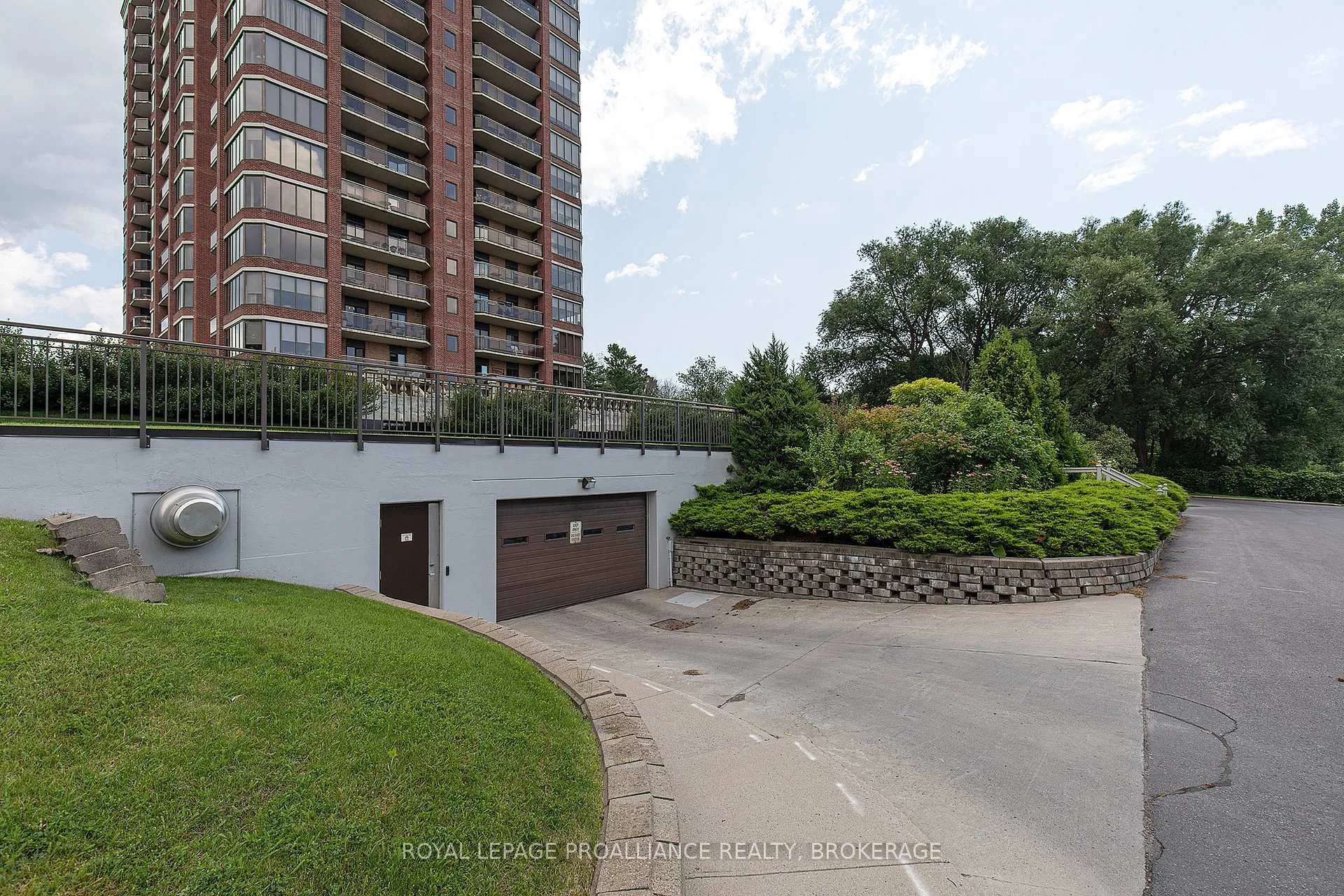 Photo 3 of Unit 1302, 1000 King Street W, Kingston, Central City West — HOMEH
