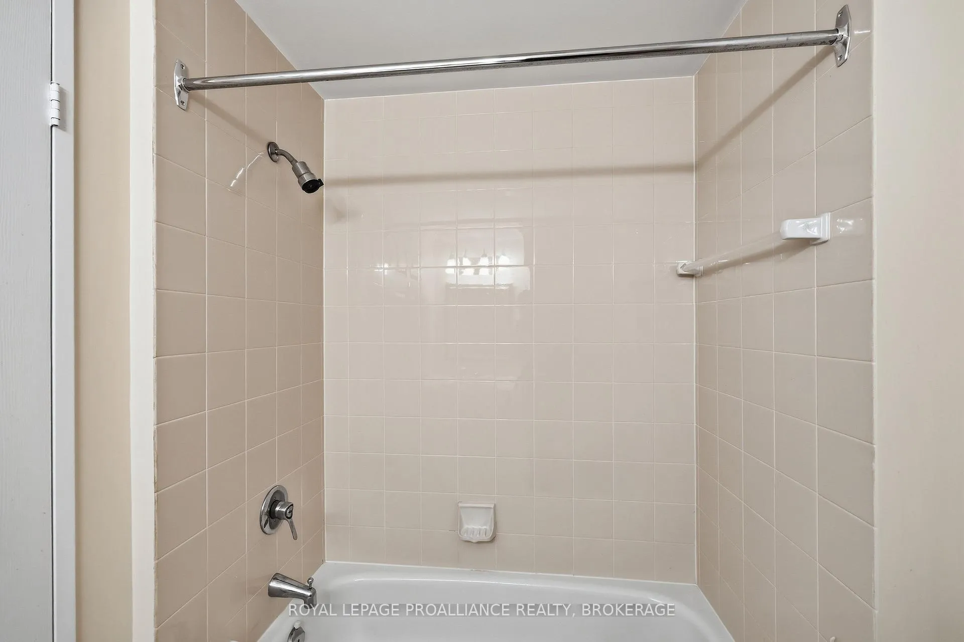 Photo 31 of Unit 1302, 1000 King Street W, Kingston, Central City West — HOMEH