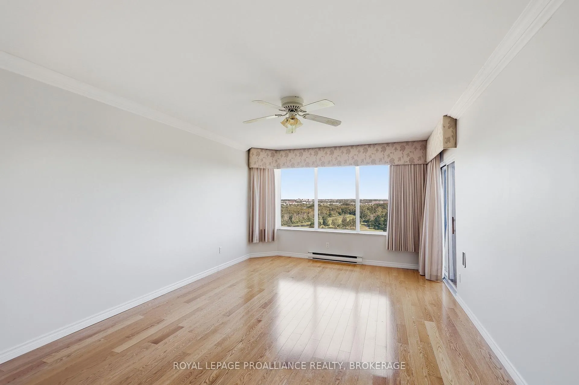 Photo 34 of Unit 1302, 1000 King Street W, Kingston, Central City West — HOMEH