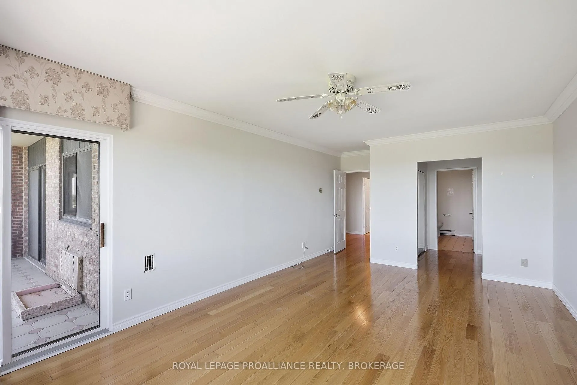 Photo 35 of Unit 1302, 1000 King Street W, Kingston, Central City West — HOMEH
