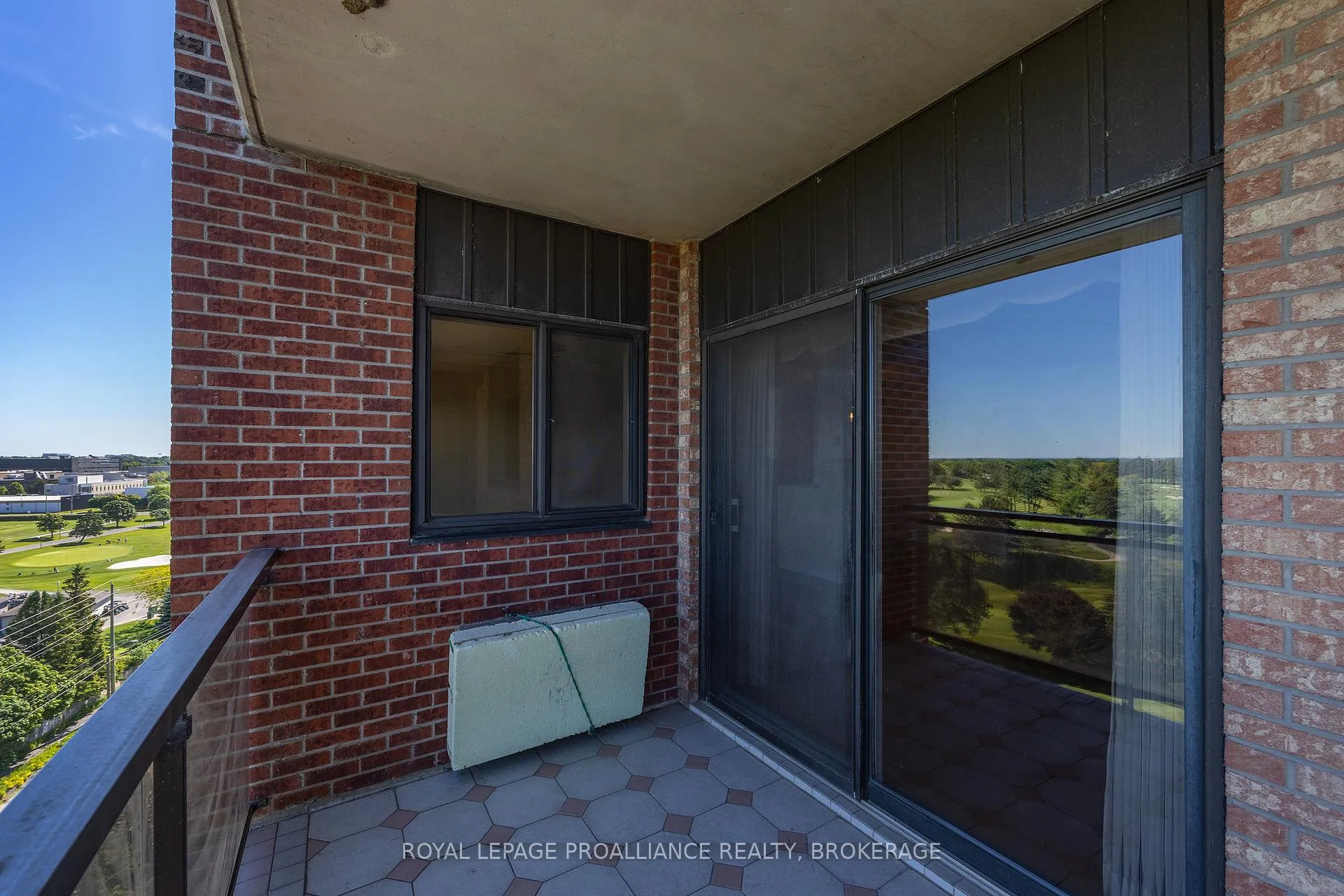 Photo 41 of Unit 1302, 1000 King Street W, Kingston, Central City West — HOMEH