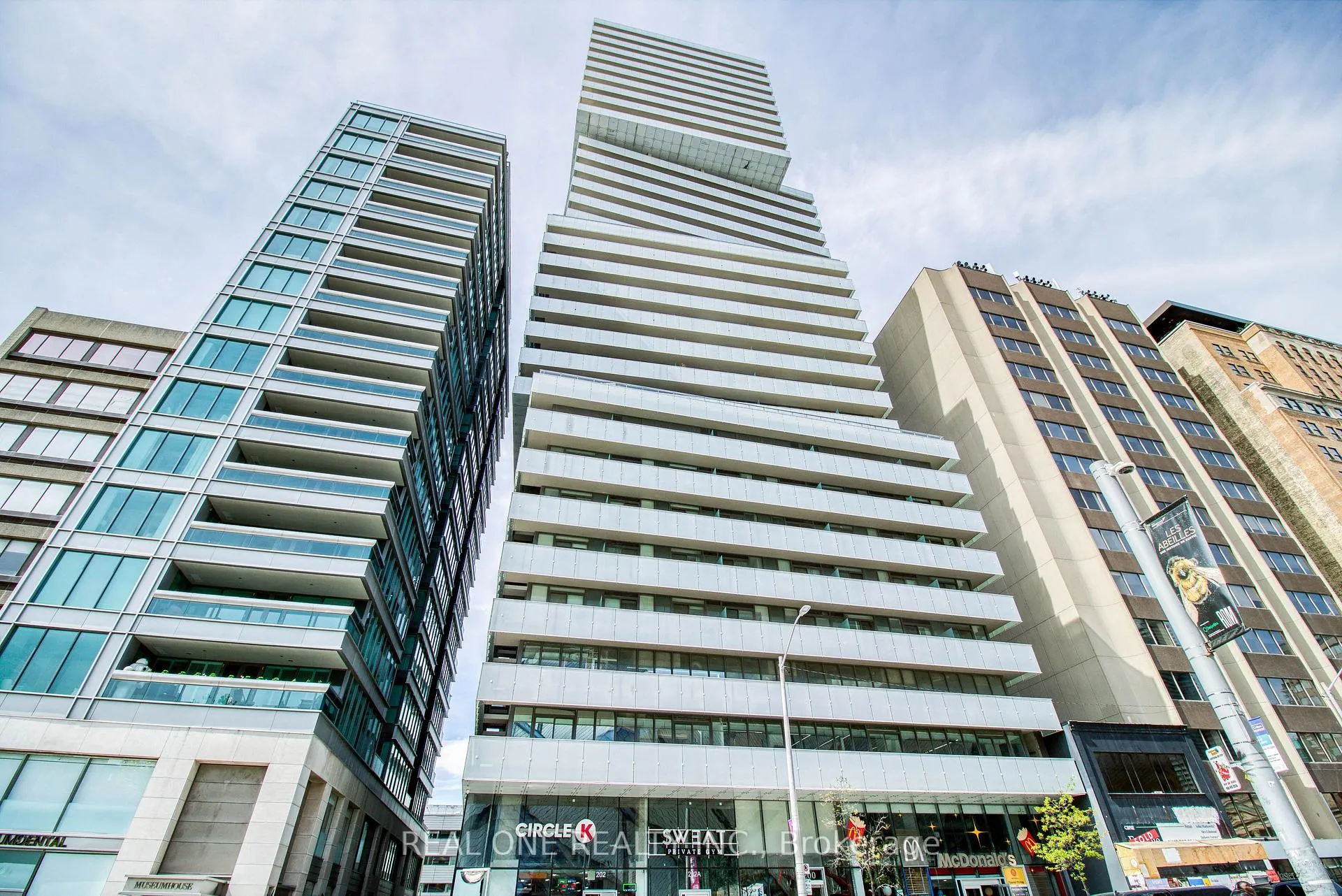 Front of Unit 3104, 200 Bloor Street W