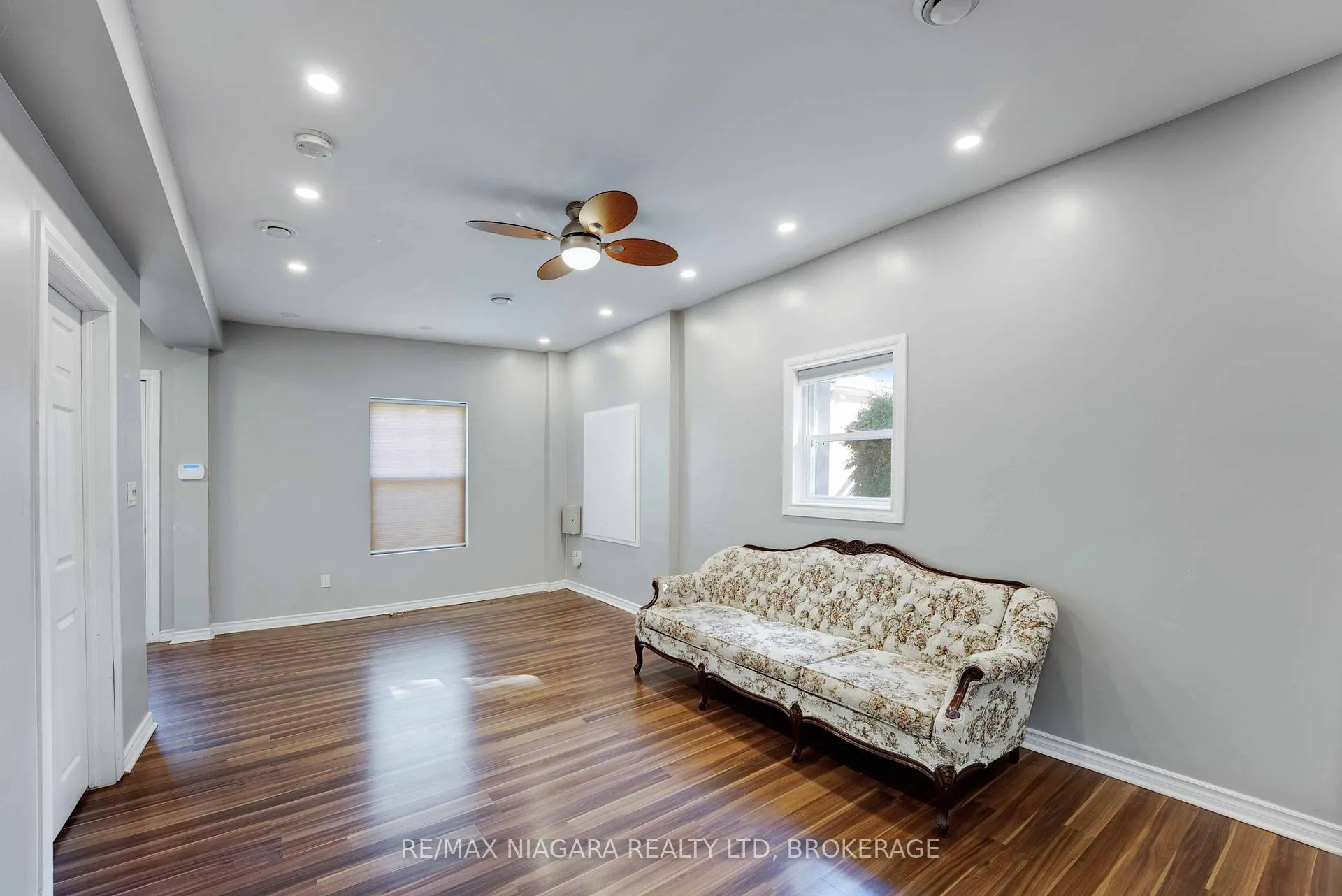 Photo 3 of 2971 Portage Road, Niagara Falls, Church's Lane — HOMEH