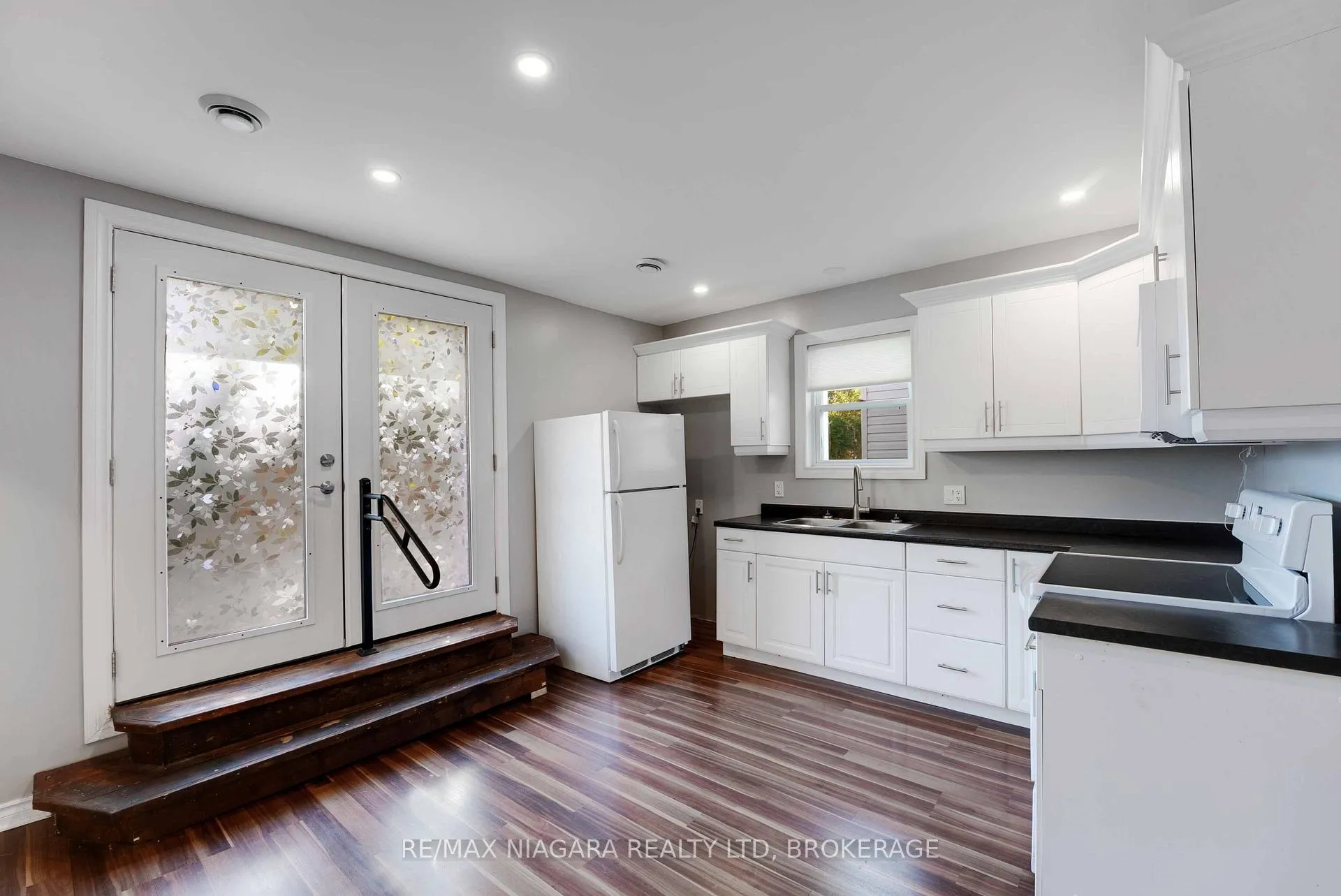 Photo 6 of 2971 Portage Road, Niagara Falls, Church's Lane — HOMEH