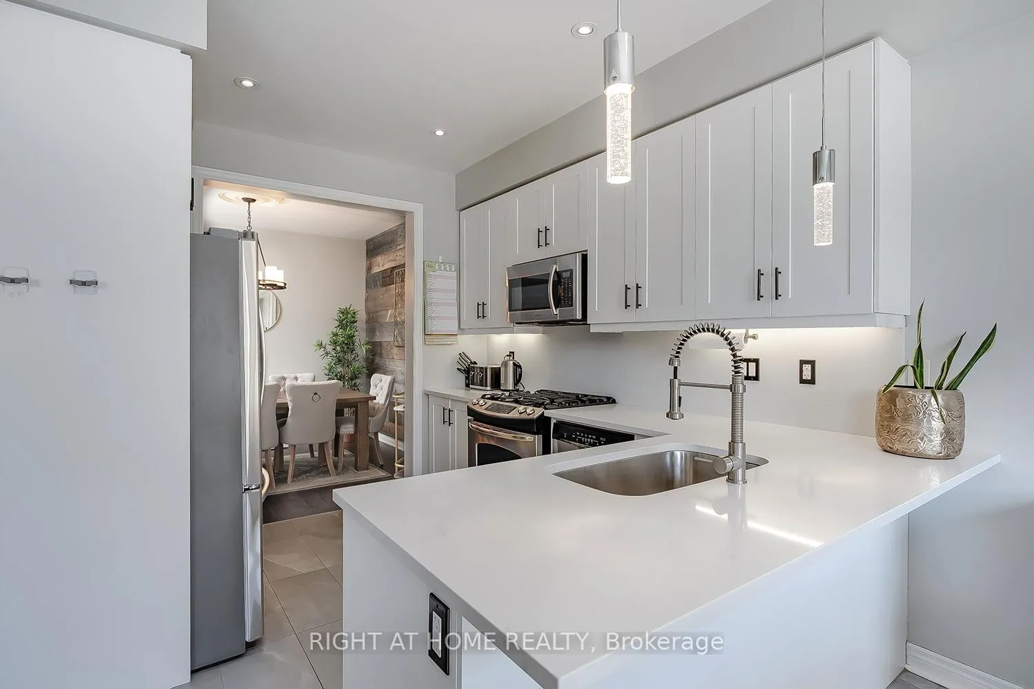 Photo 9 of 2033 Trawden Way, Oakville, Bronte Creek — HOMEH