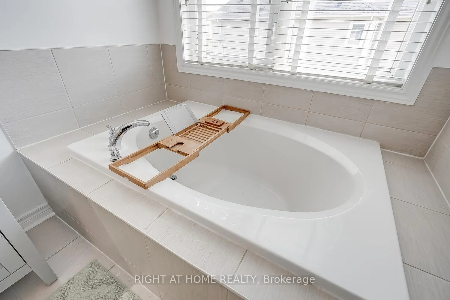 Photo 14 of 2033 Trawden Way, Oakville, Bronte Creek — HOMEH