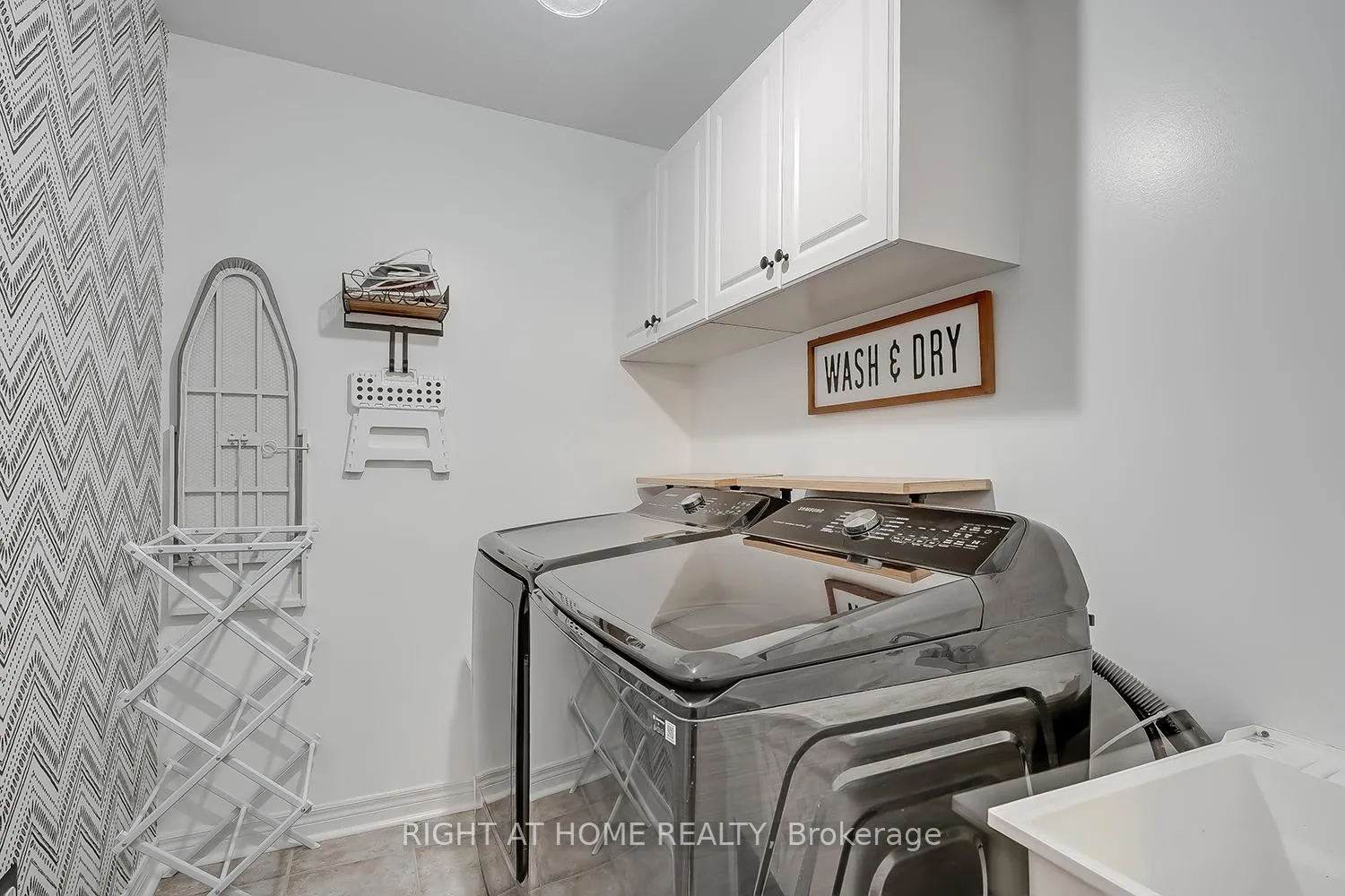 Photo 17 of 2033 Trawden Way, Oakville, Bronte Creek — HOMEH