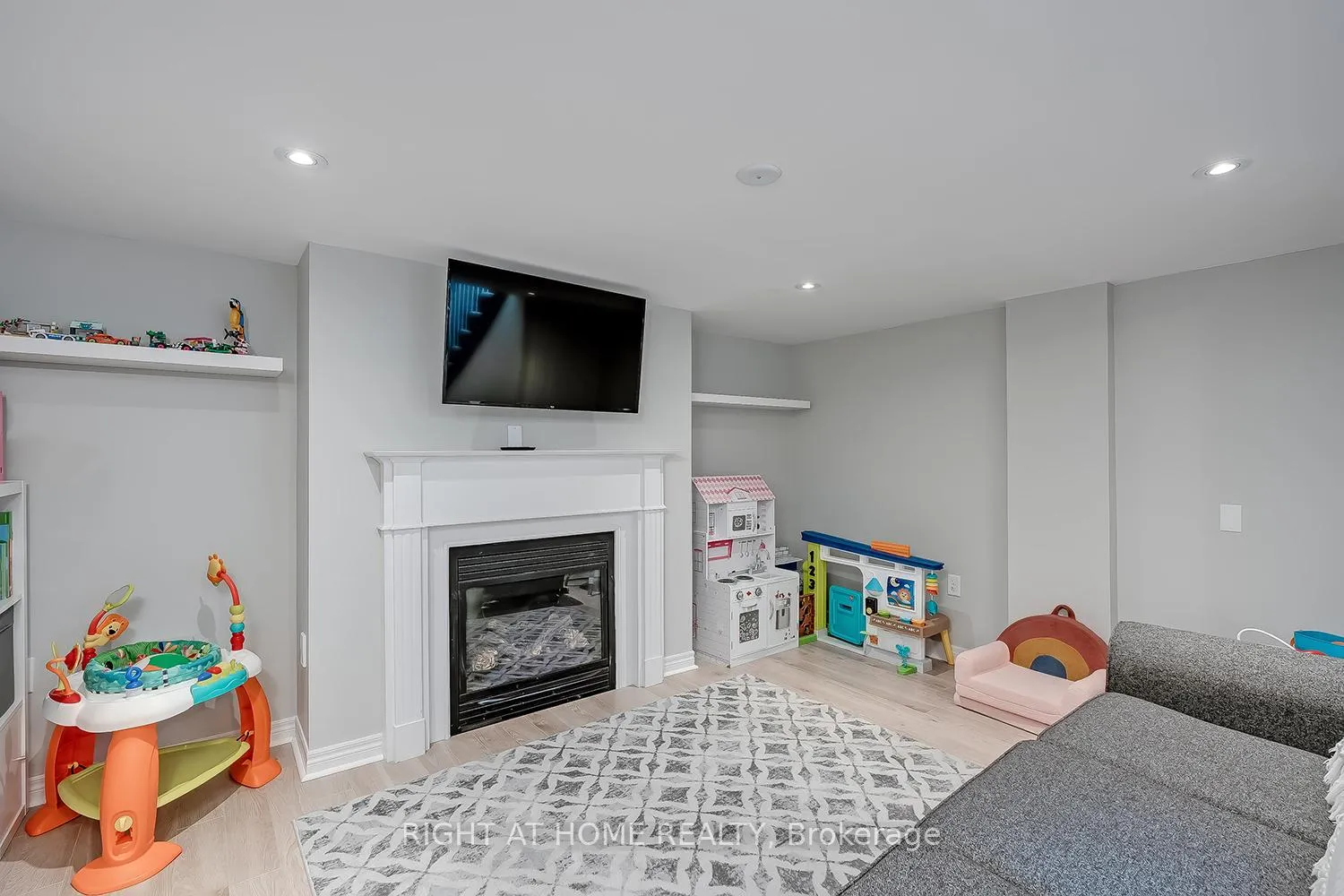 Photo 19 of 2033 Trawden Way, Oakville, Bronte Creek — HOMEH