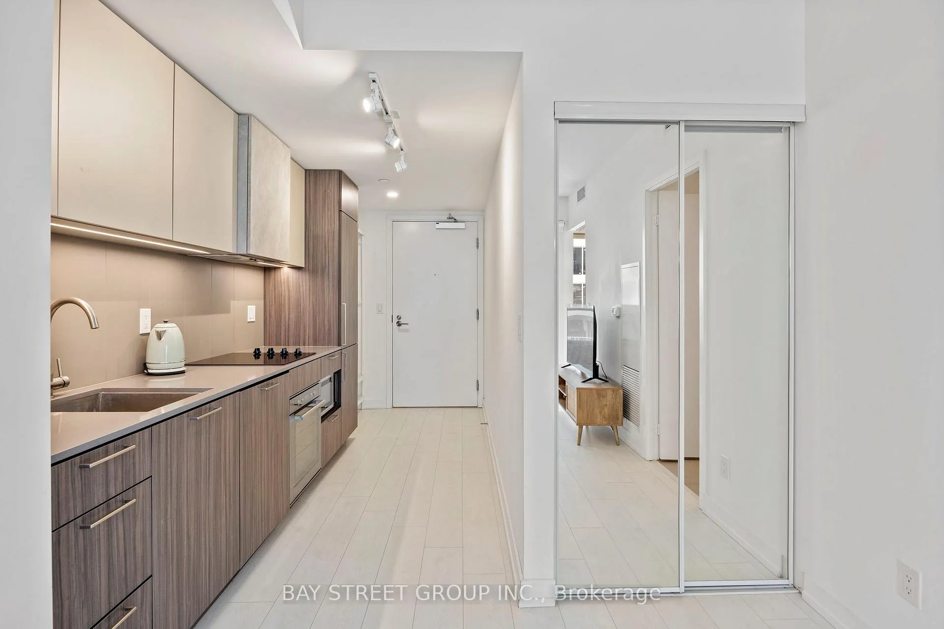 Photo 8 of Unit 3301, 19 Western Battery Road, Toronto, Niagara — HOMEH