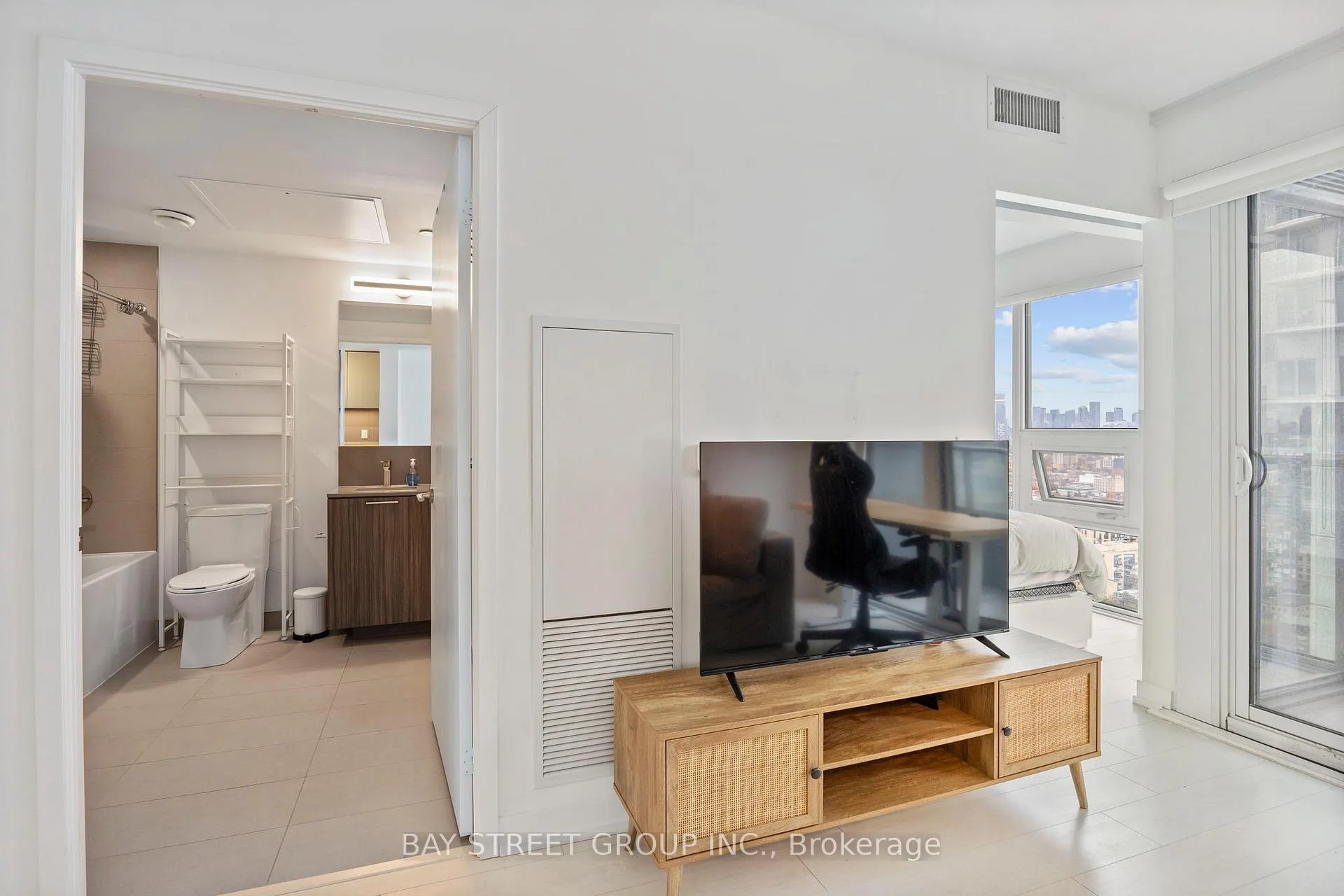 Photo 17 of Unit 3301, 19 Western Battery Road, Toronto, Niagara — HOMEH