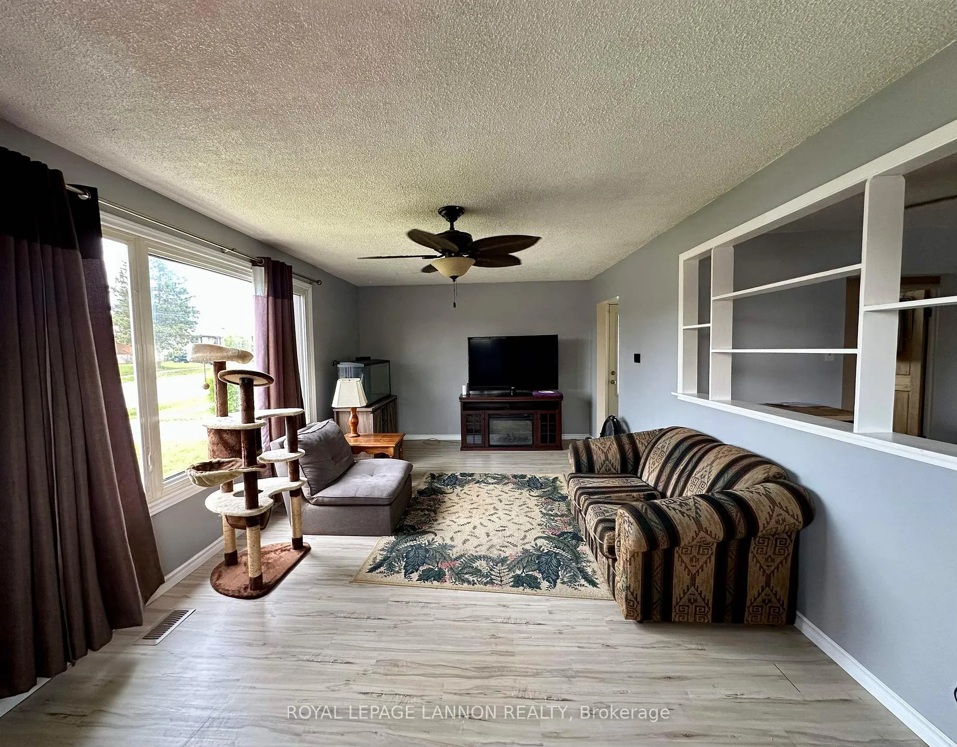 Photo 4 of 251 Strand Ave, Thunder Bay, John Street North — HOMEH