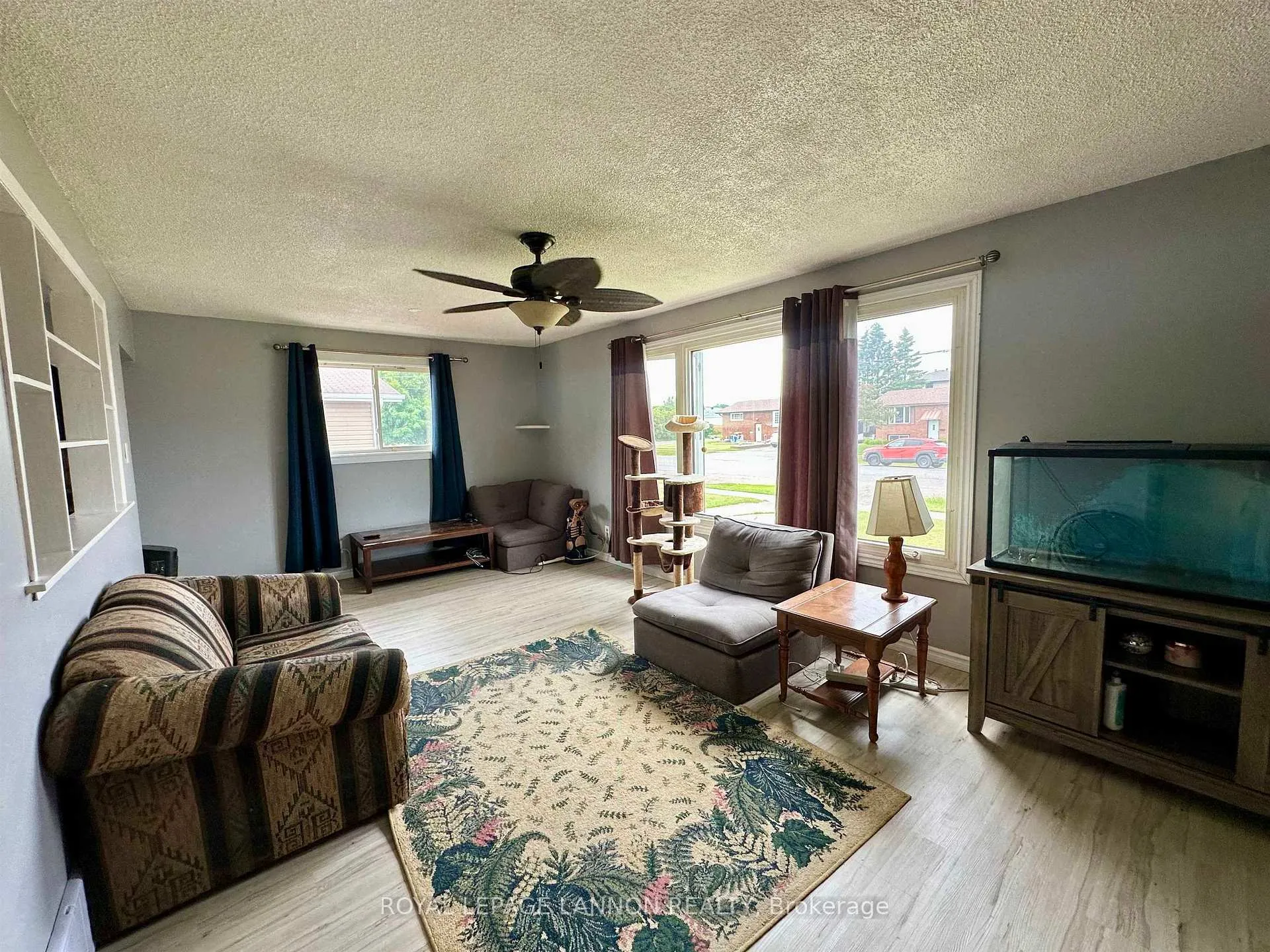 Photo 5 of 251 Strand Ave, Thunder Bay, John Street North — HOMEH