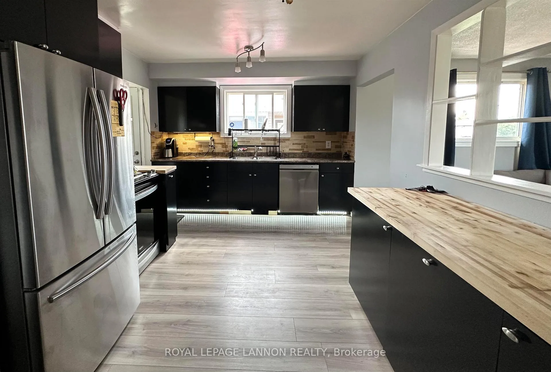 Photo 6 of 251 Strand Ave, Thunder Bay, John Street North — HOMEH