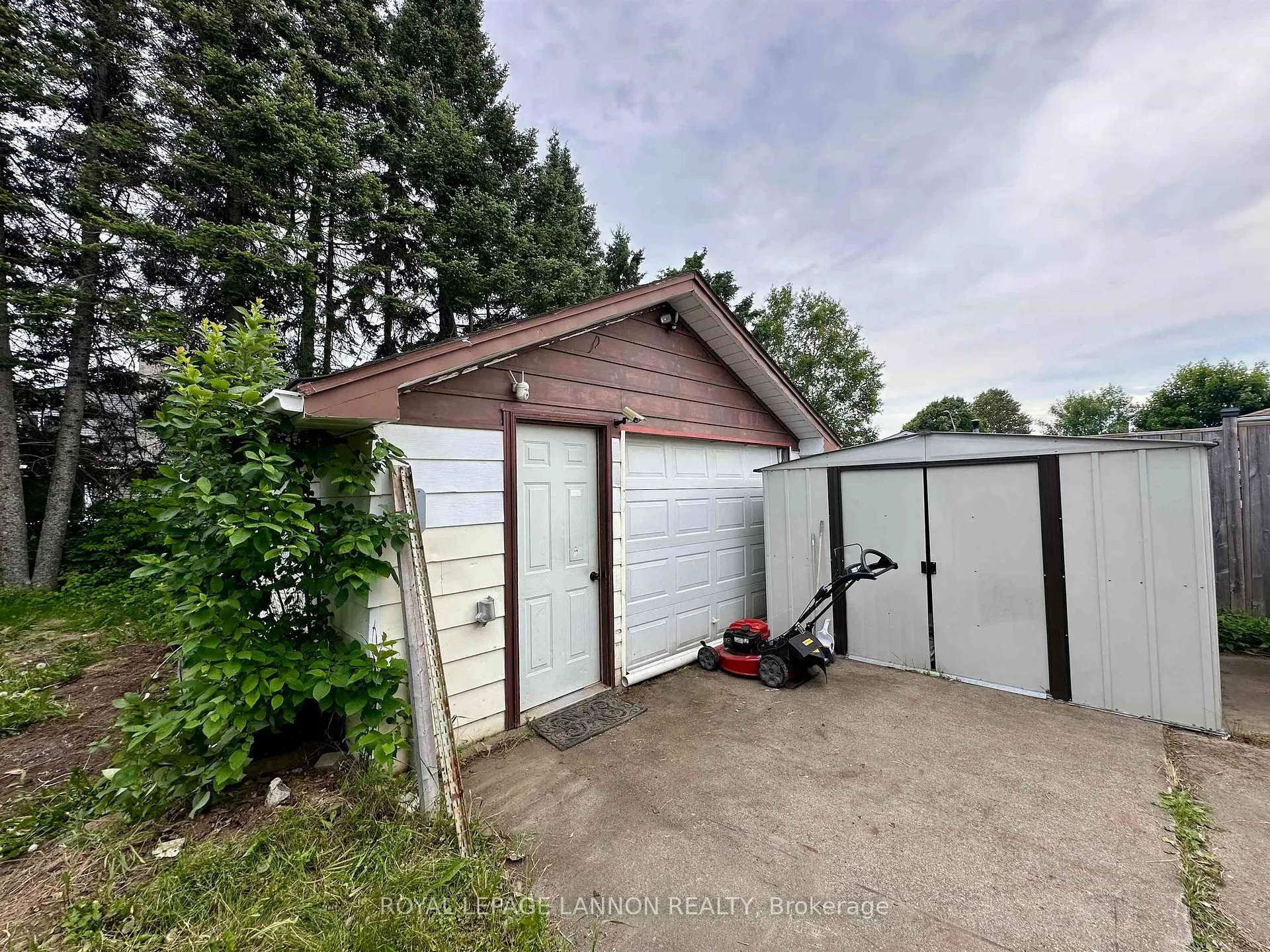 Photo 20 of 251 Strand Ave, Thunder Bay, John Street North — HOMEH