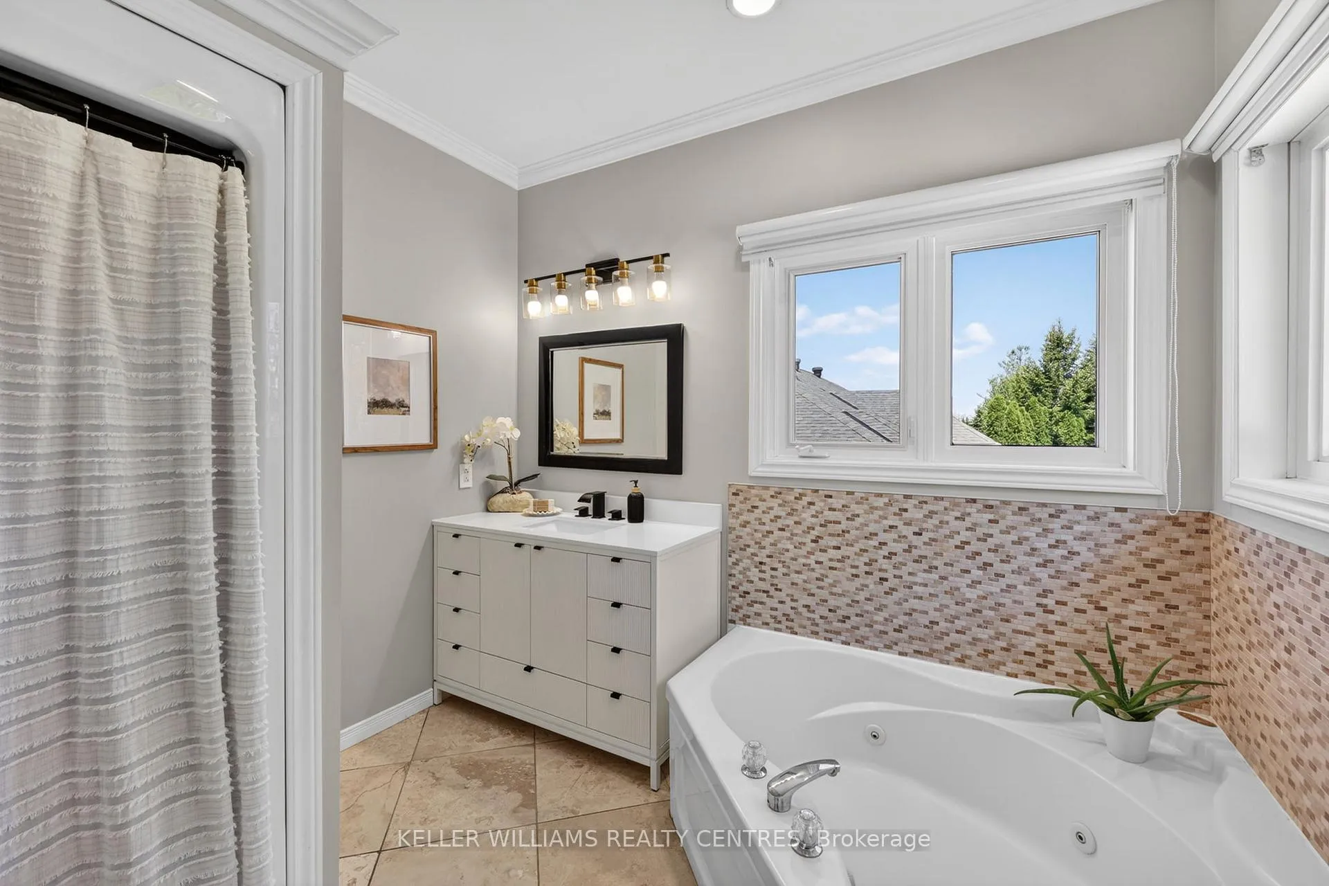 Photo 15 of 50 Glenhuron Drive, Springwater, Midhurst — HOMEH
