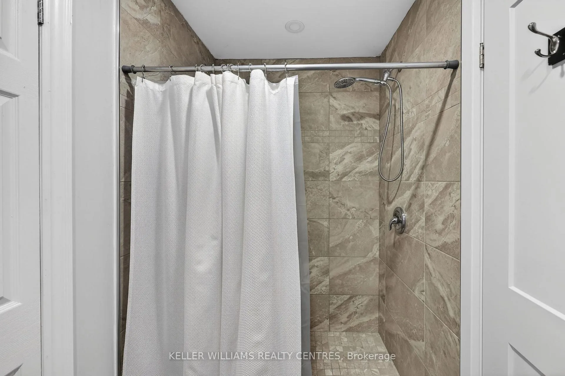 Photo 24 of 50 Glenhuron Drive, Springwater, Midhurst — HOMEH