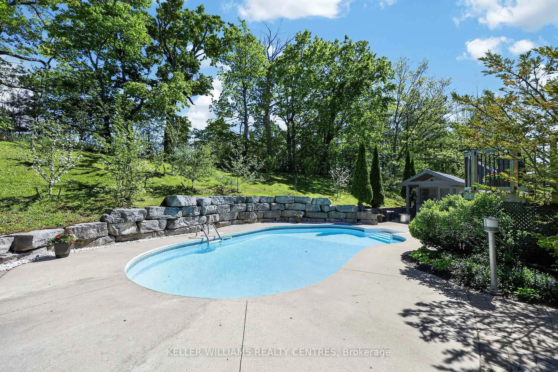 Photo 30 of 50 Glenhuron Drive, Springwater, Midhurst — HOMEH