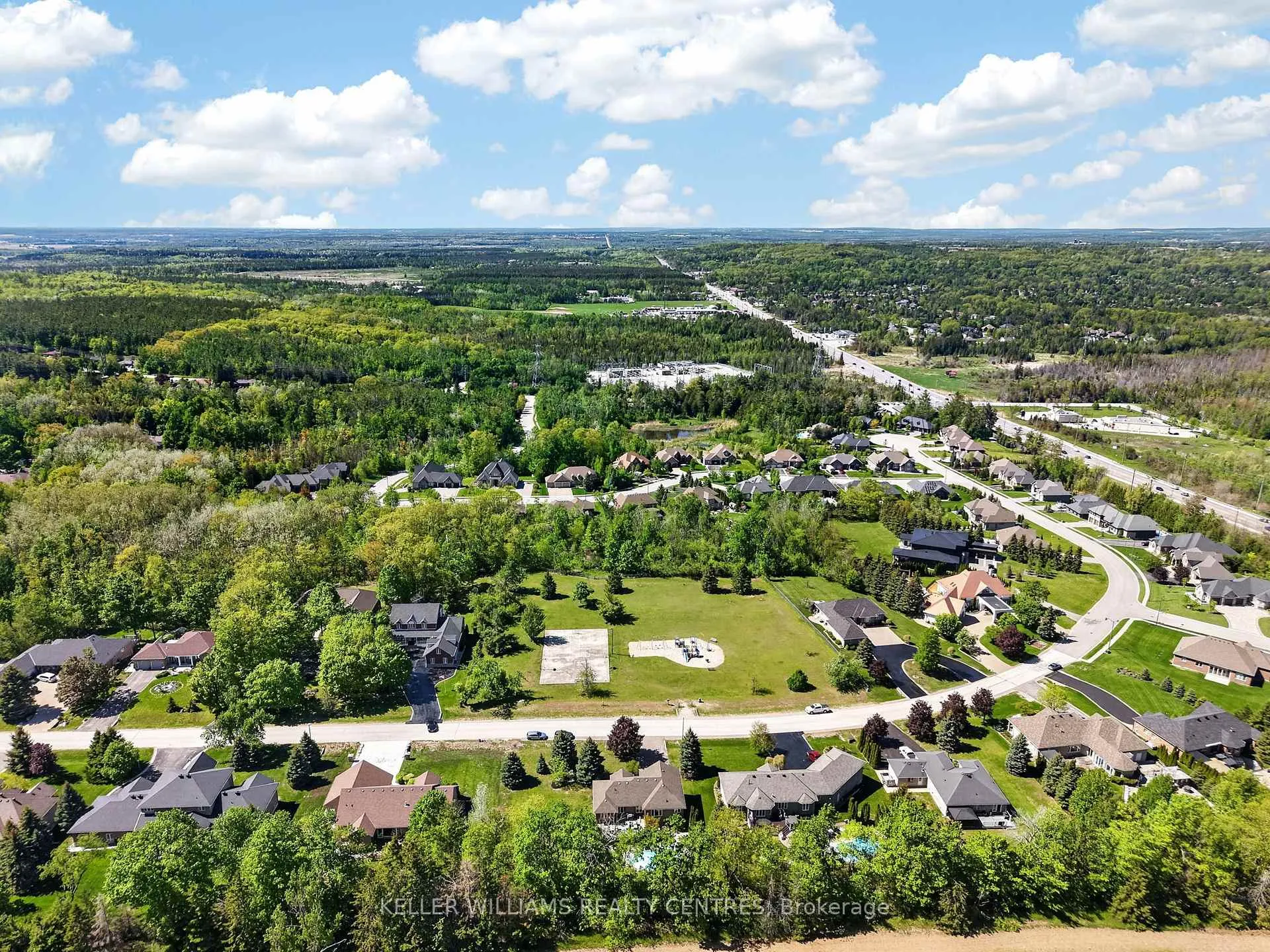 Photo 33 of 50 Glenhuron Drive, Springwater, Midhurst — HOMEH