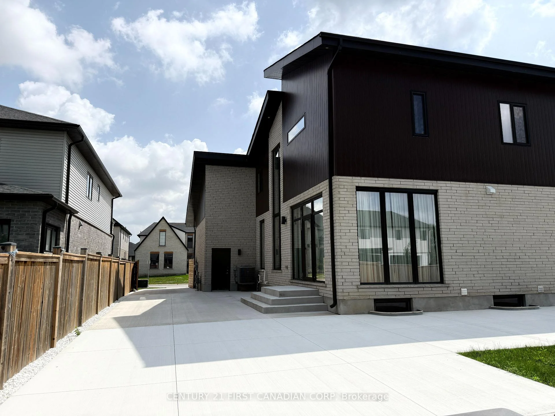 Photo 37 of 3533 Silverleaf Chase, London, South V — HOMEH