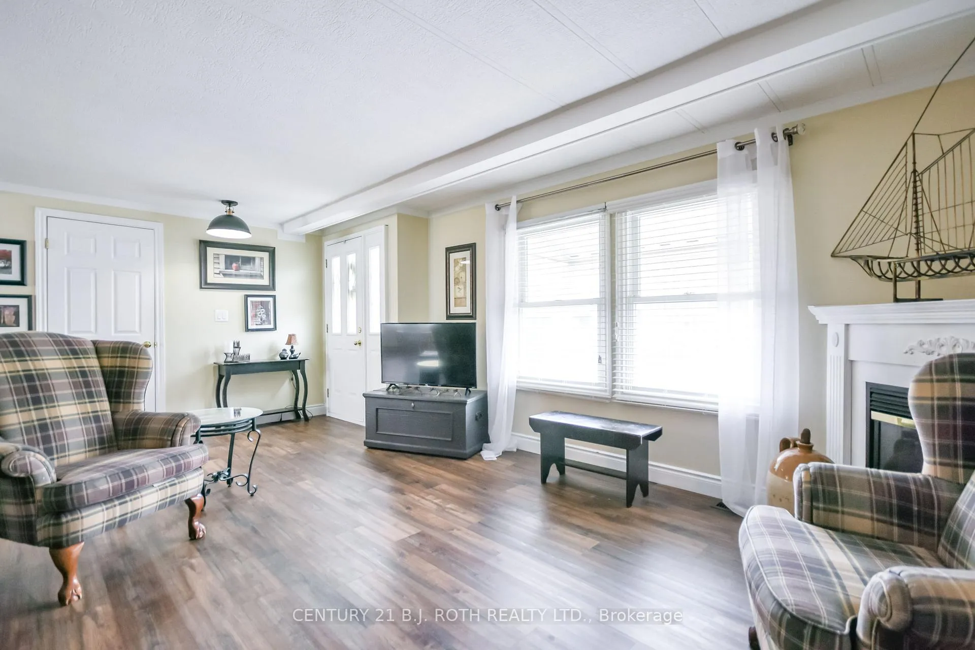Photo 3 of 101 Linden Lane, Innisfil, Rural Innisfil — HOMEH
