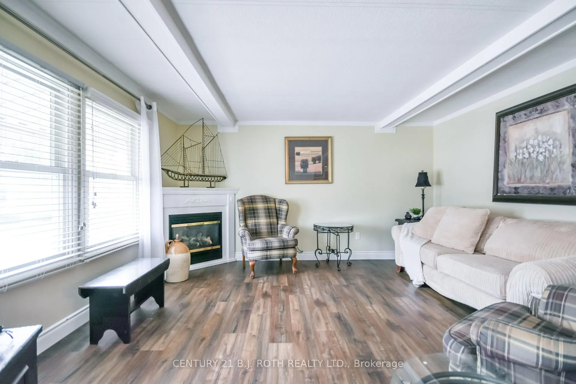 Photo 4 of 101 Linden Lane, Innisfil, Rural Innisfil — HOMEH