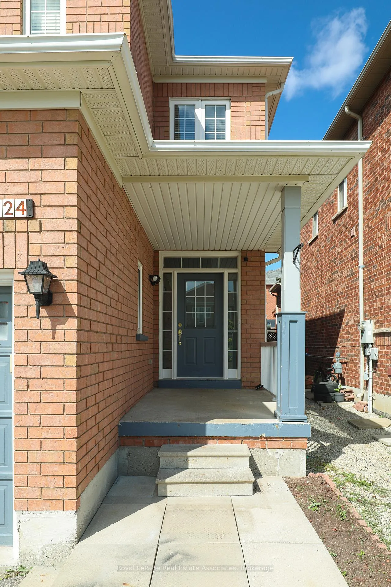 Photo 2 of 124 Nathaniel Crescent, Brampton, Bram West — HOMEH