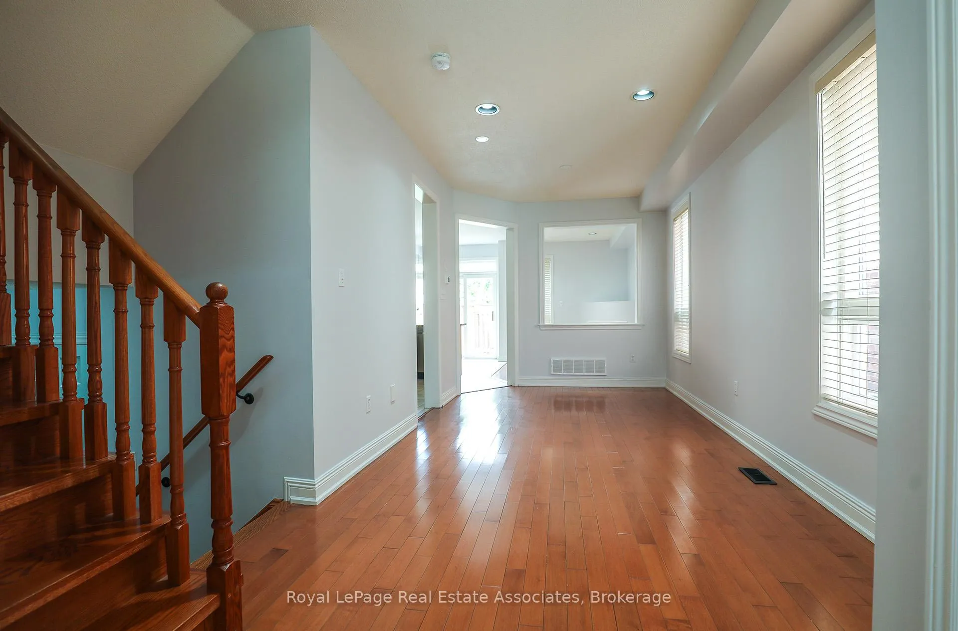 Photo 3 of 124 Nathaniel Crescent, Brampton, Bram West — HOMEH