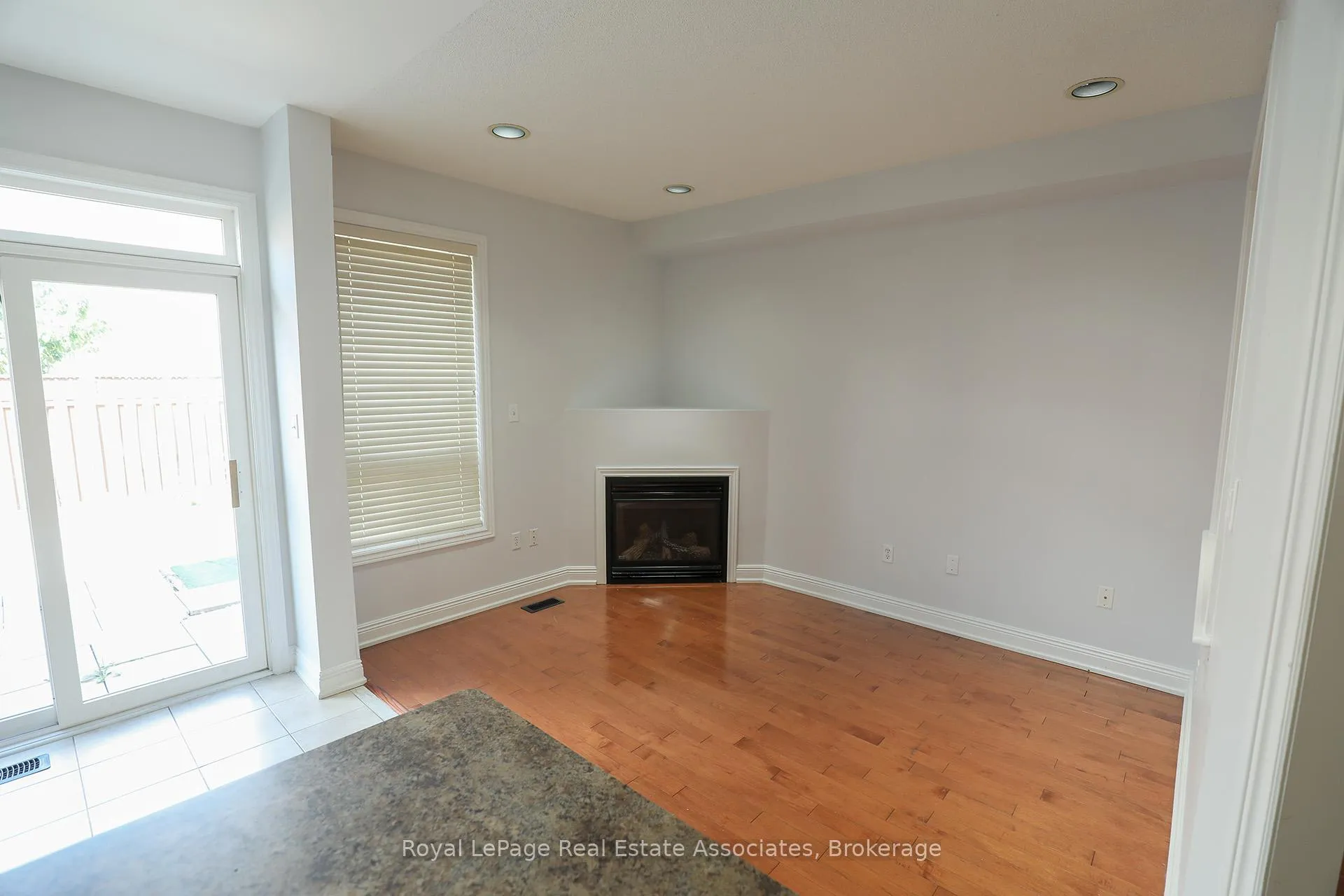 Photo 4 of 124 Nathaniel Crescent, Brampton, Bram West — HOMEH