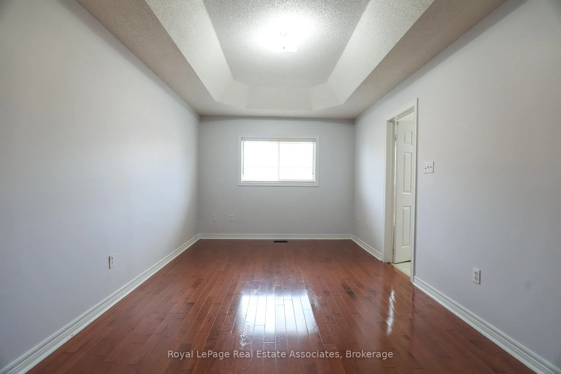 Photo 8 of 124 Nathaniel Crescent, Brampton, Bram West — HOMEH
