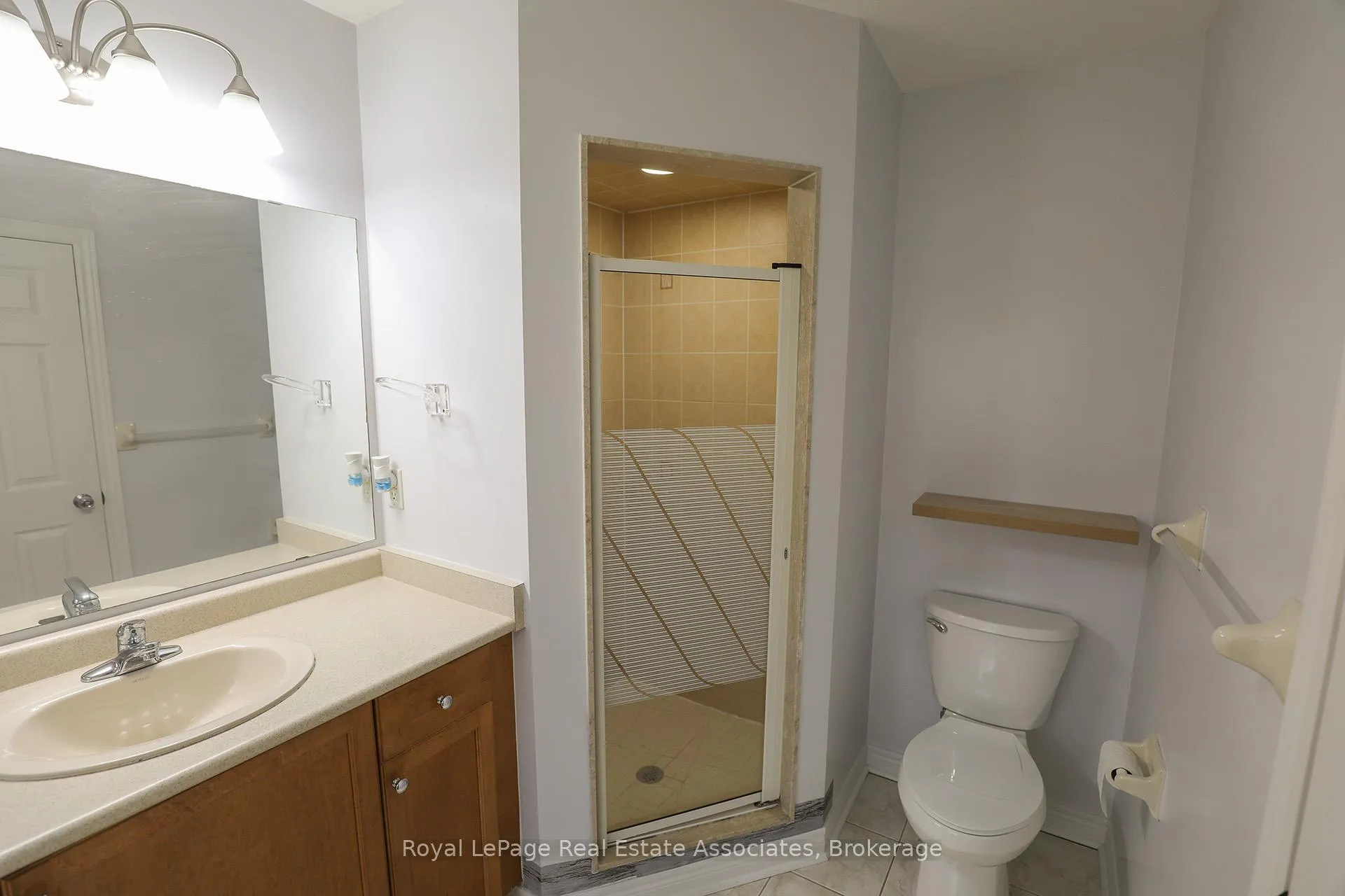 Photo 9 of 124 Nathaniel Crescent, Brampton, Bram West — HOMEH