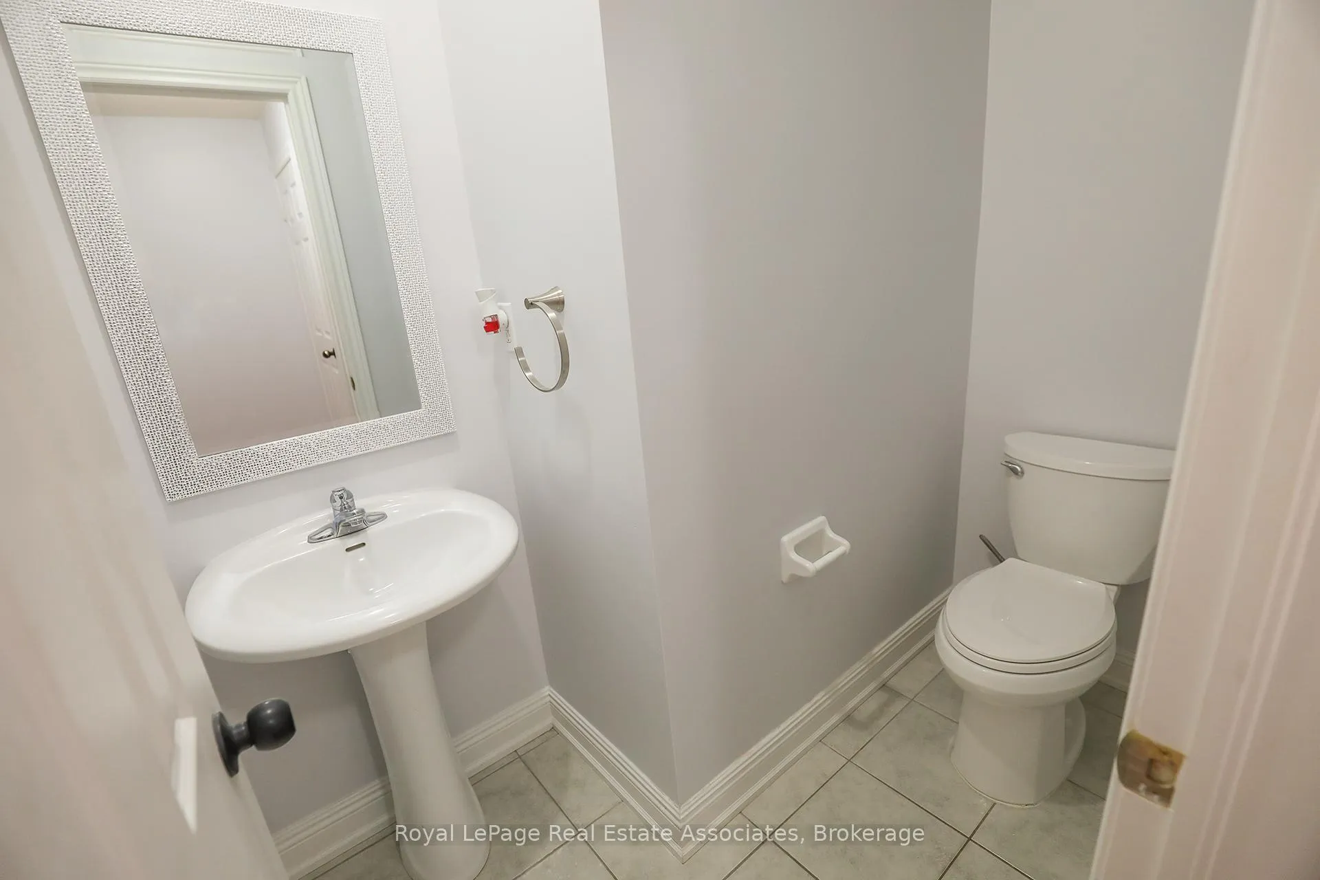 Photo 11 of 124 Nathaniel Crescent, Brampton, Bram West — HOMEH