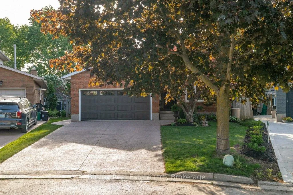 Photo 1 of 44 Windermere Court, Kitchener, Forest Heights — HOMEH