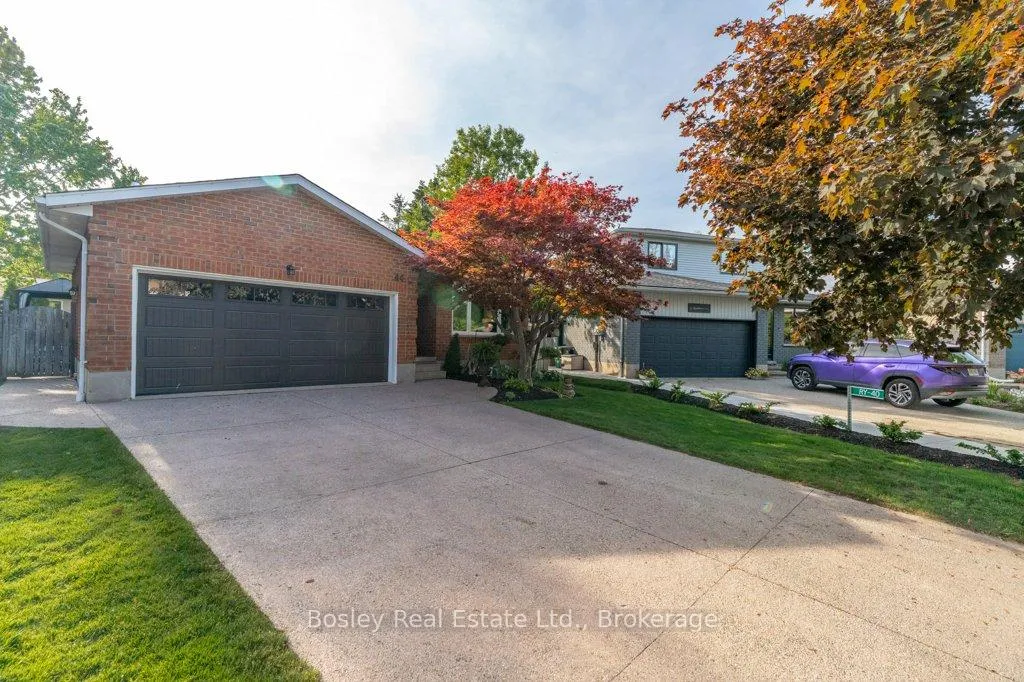 Photo 3 of 44 Windermere Court, Kitchener, Forest Heights — HOMEH