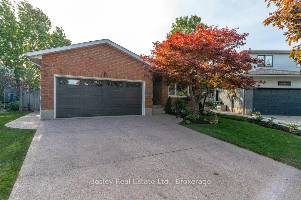 Photo 4 of 44 Windermere Court, Kitchener, Forest Heights — HOMEH