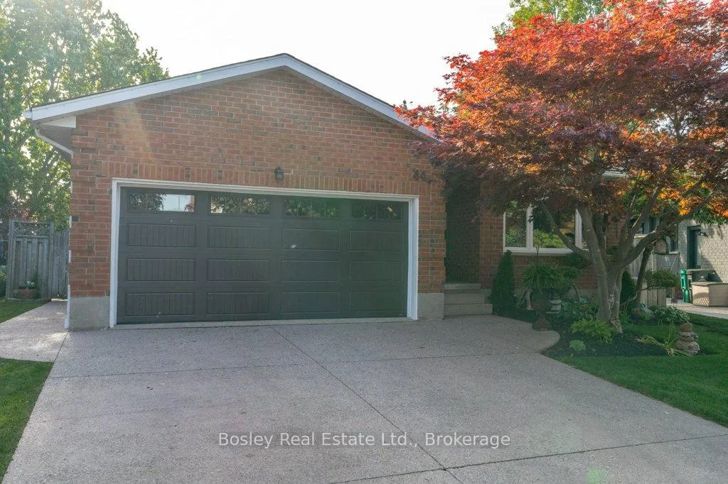 Photo 5 of 44 Windermere Court, Kitchener, Forest Heights — HOMEH