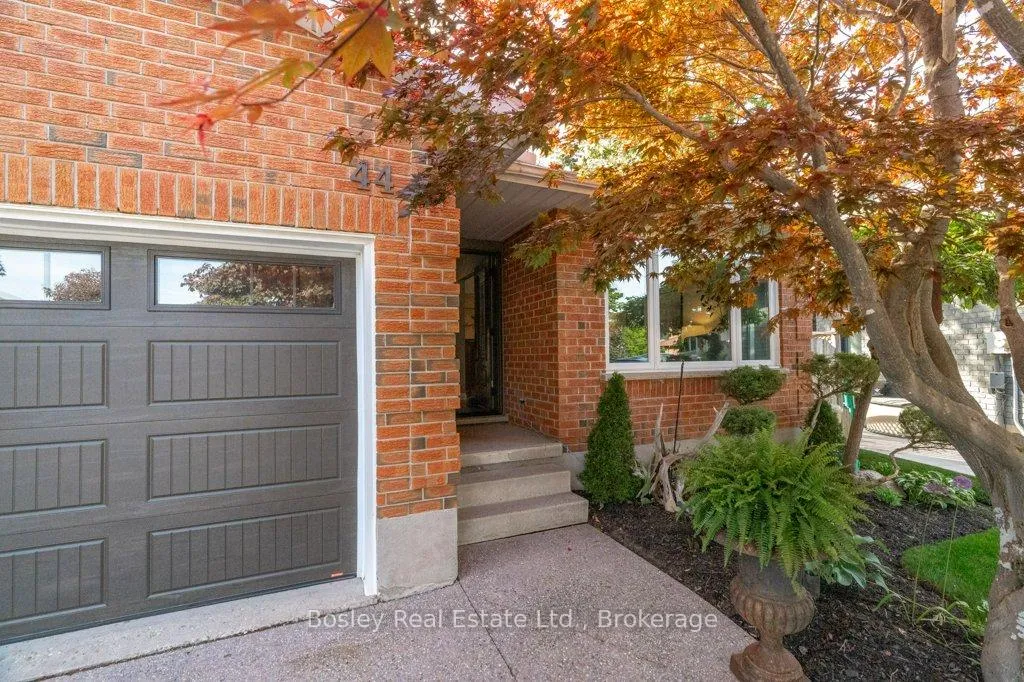 Photo 7 of 44 Windermere Court, Kitchener, Forest Heights — HOMEH