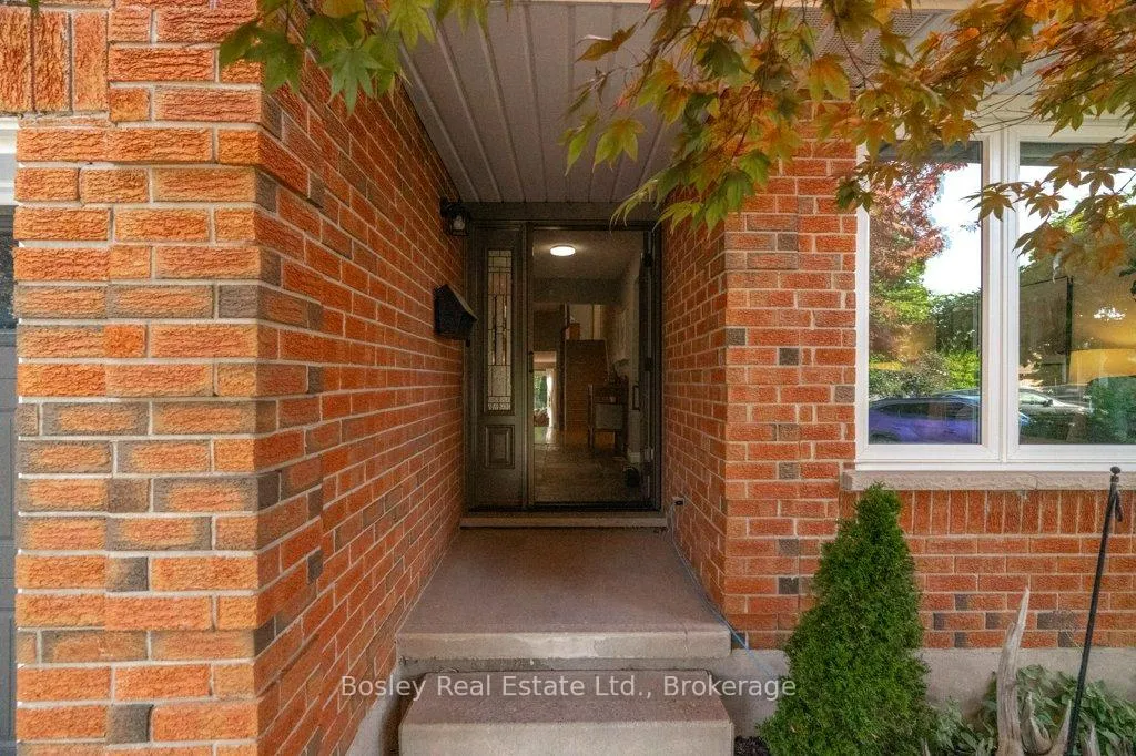 Photo 8 of 44 Windermere Court, Kitchener, Forest Heights — HOMEH