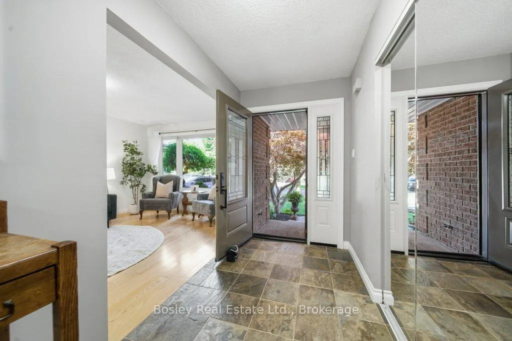 Photo 9 of 44 Windermere Court, Kitchener, Forest Heights — HOMEH