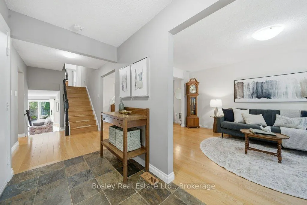 Photo 10 of 44 Windermere Court, Kitchener, Forest Heights — HOMEH