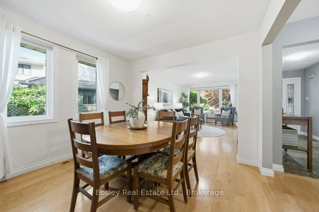 Photo 14 of 44 Windermere Court, Kitchener, Forest Heights — HOMEH