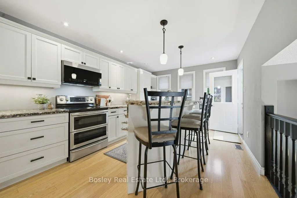 Photo 16 of 44 Windermere Court, Kitchener, Forest Heights — HOMEH