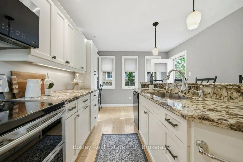 Photo 17 of 44 Windermere Court, Kitchener, Forest Heights — HOMEH
