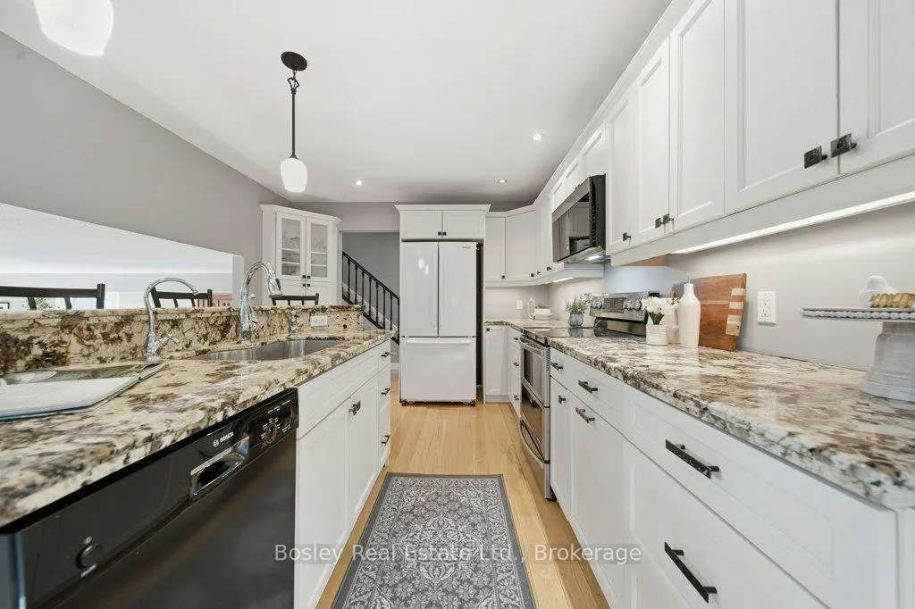 Photo 18 of 44 Windermere Court, Kitchener, Forest Heights — HOMEH