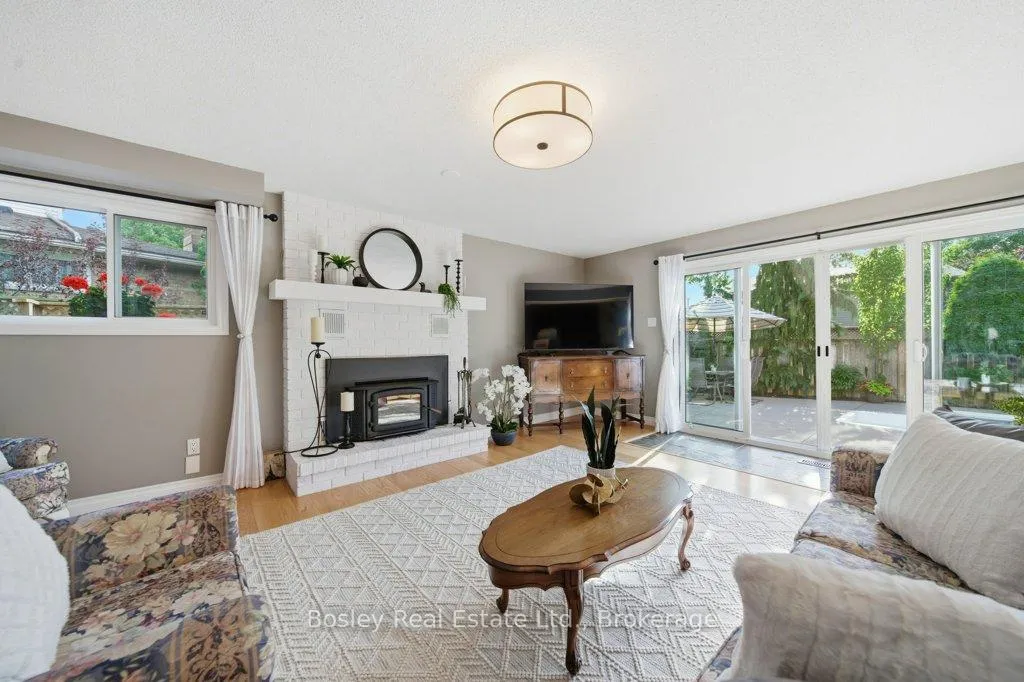 Photo 21 of 44 Windermere Court, Kitchener, Forest Heights — HOMEH
