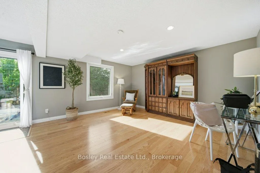 Photo 25 of 44 Windermere Court, Kitchener, Forest Heights — HOMEH