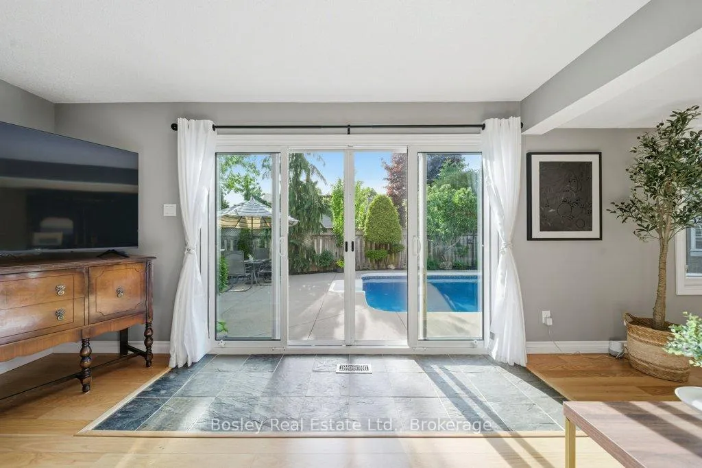 Photo 28 of 44 Windermere Court, Kitchener, Forest Heights — HOMEH