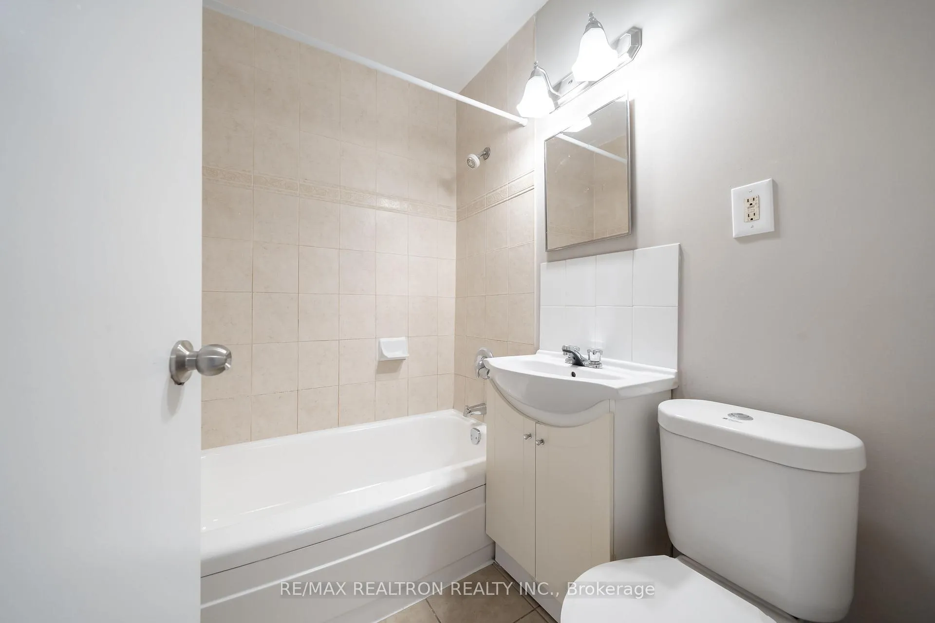 Photo 9 of Unit 432D, 468 Ottawa Street, Hamilton, Corktown — HOMEH