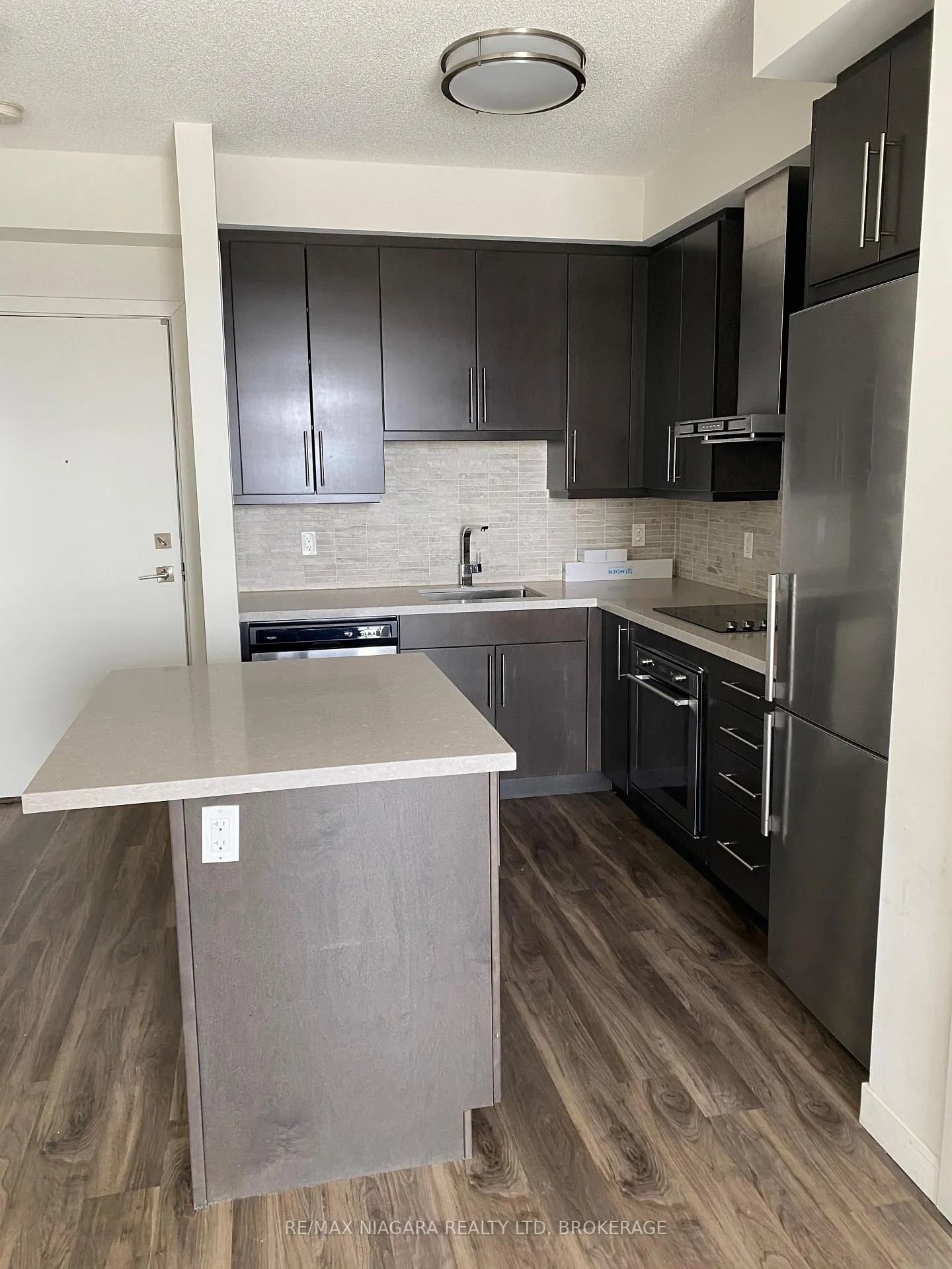Photo 6 of Unit 2105, 2087 Fairview Street, Burlington, Freeman — HOMEH