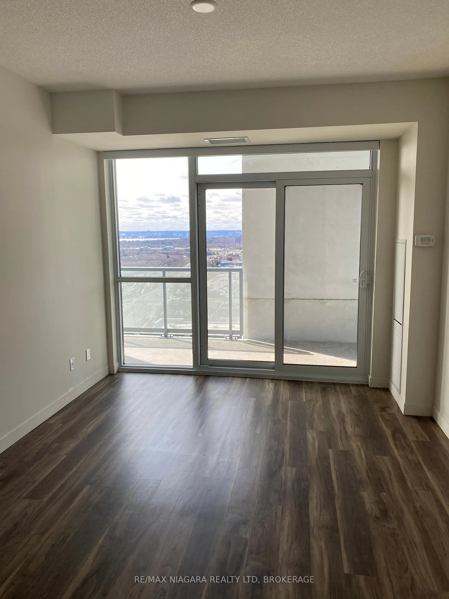 Photo 9 of Unit 2105, 2087 Fairview Street, Burlington, Freeman — HOMEH